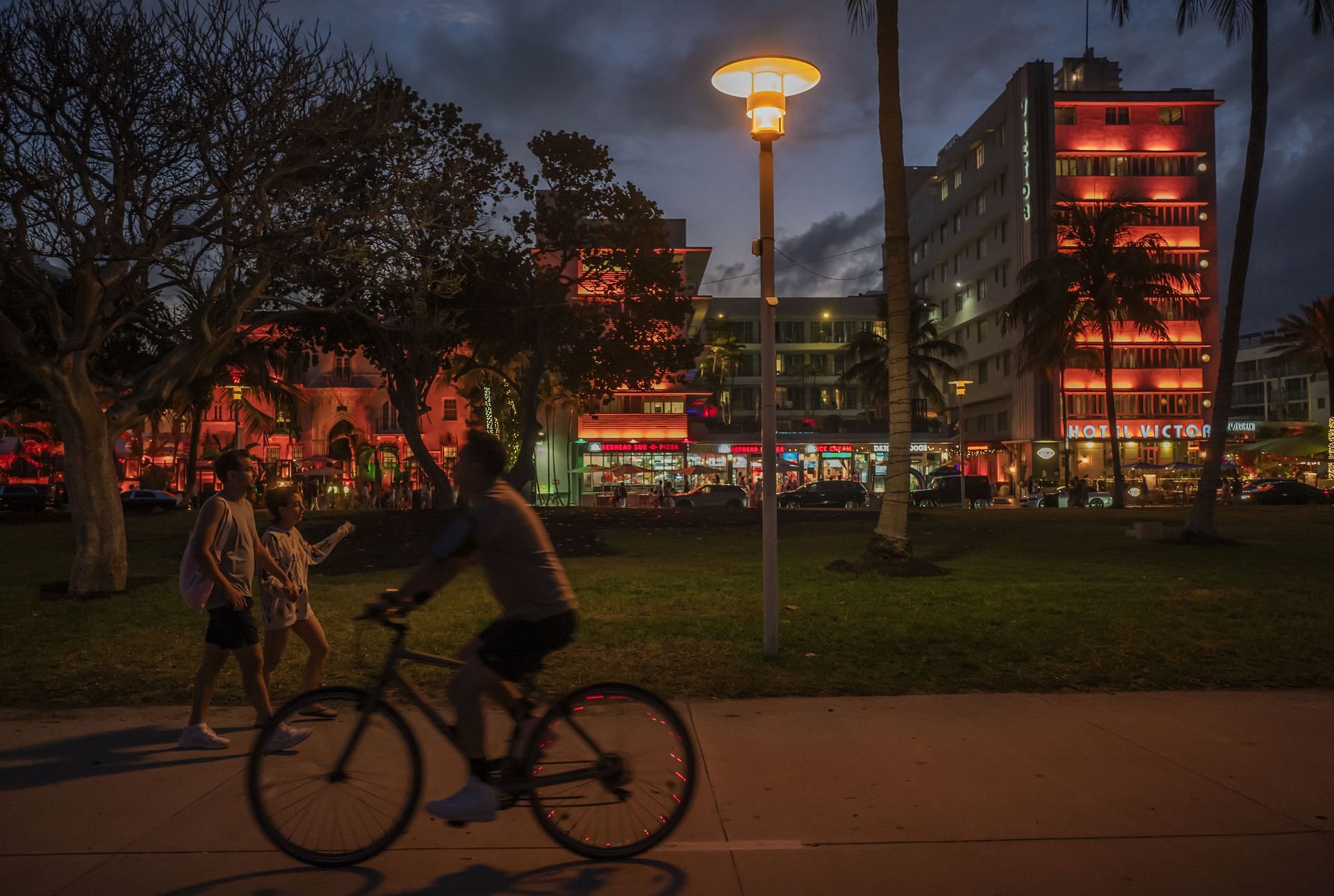 Miami's Ocean Drive (Image via Getty)